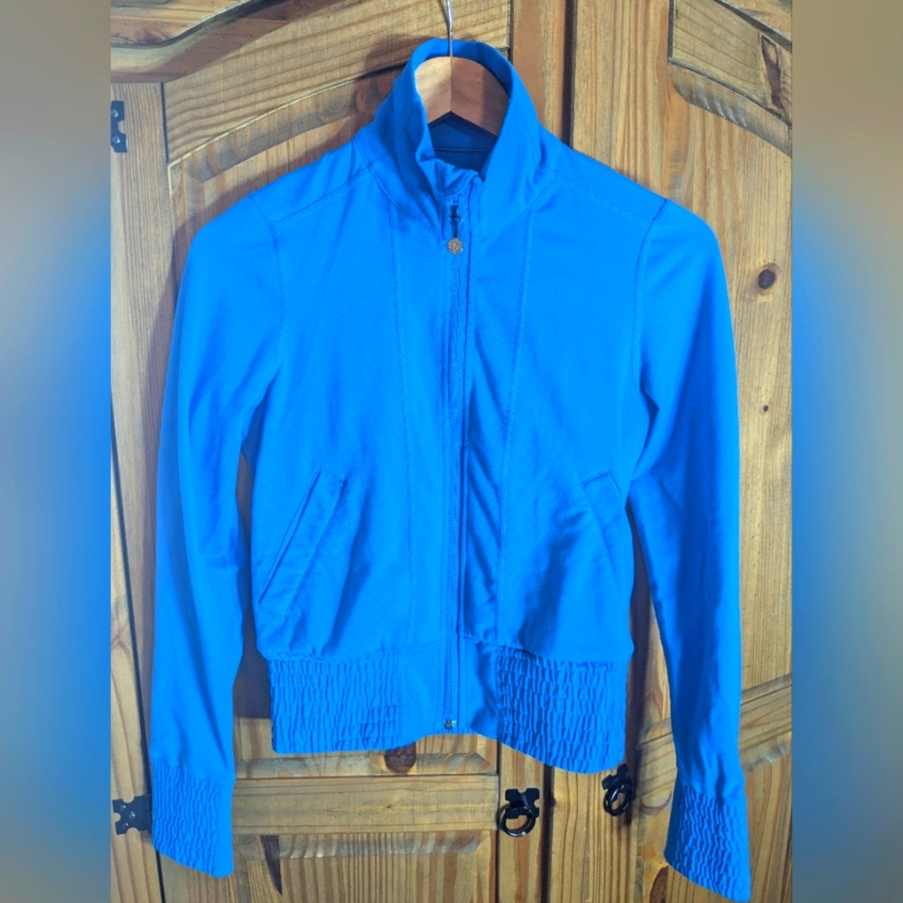 Lululemon bright blue light vest